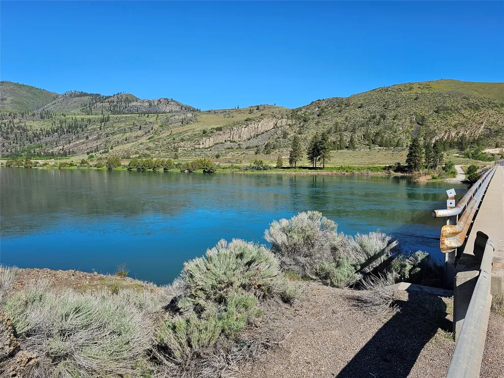 25 Happys Way Plains MT 59859