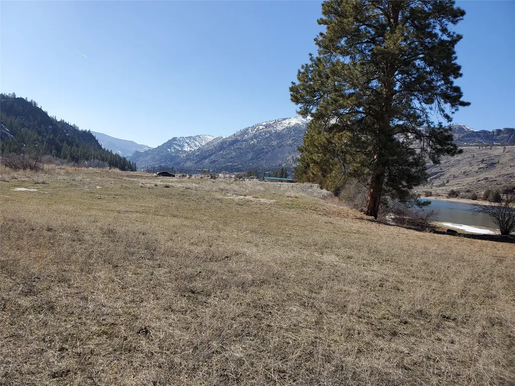 25 Happys Way Plains MT 59859