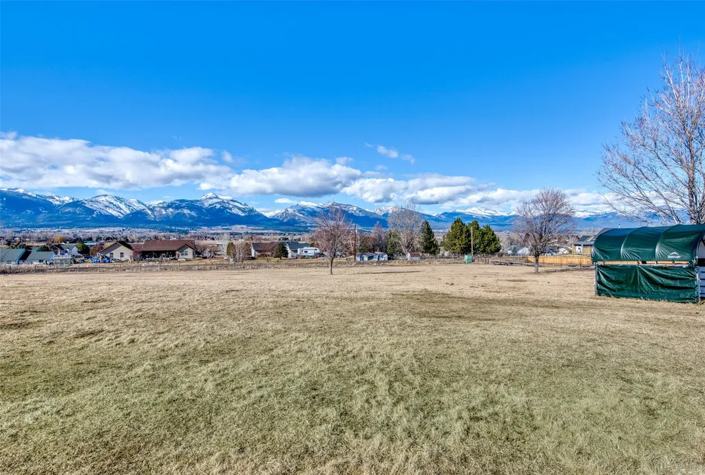 675 Warbler Lane Corvallis MT 59828