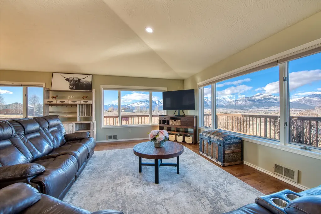 675 Warbler Lane Corvallis MT 59828