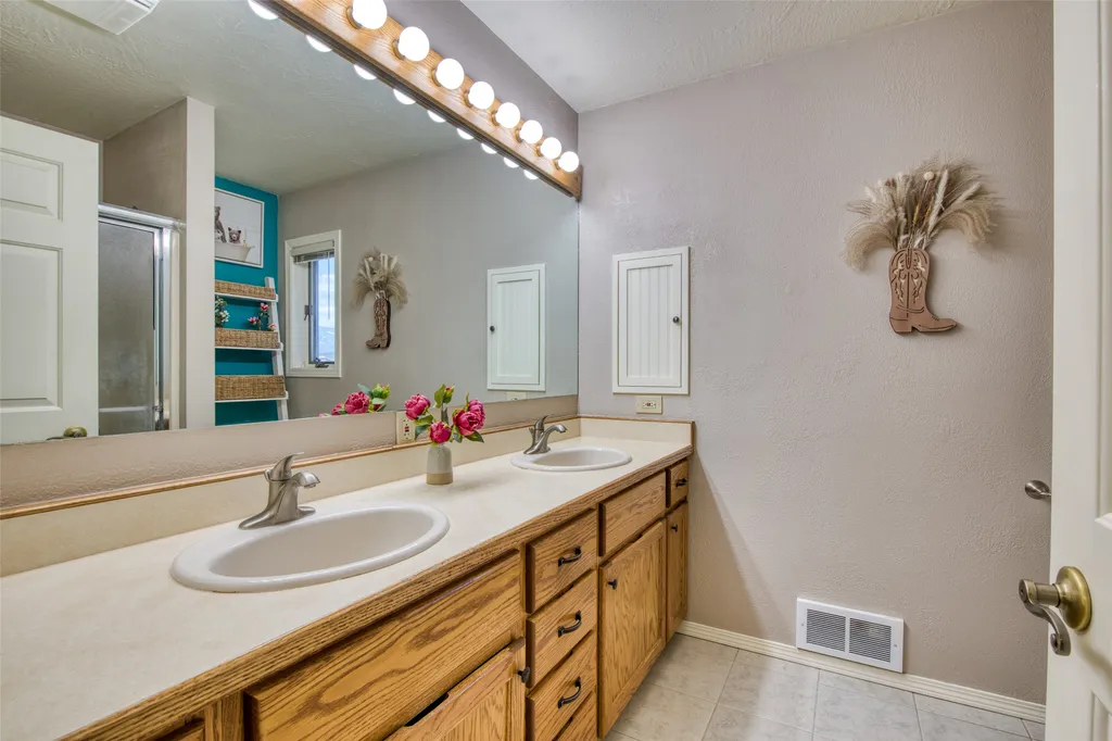 675 Warbler Lane Corvallis MT 59828