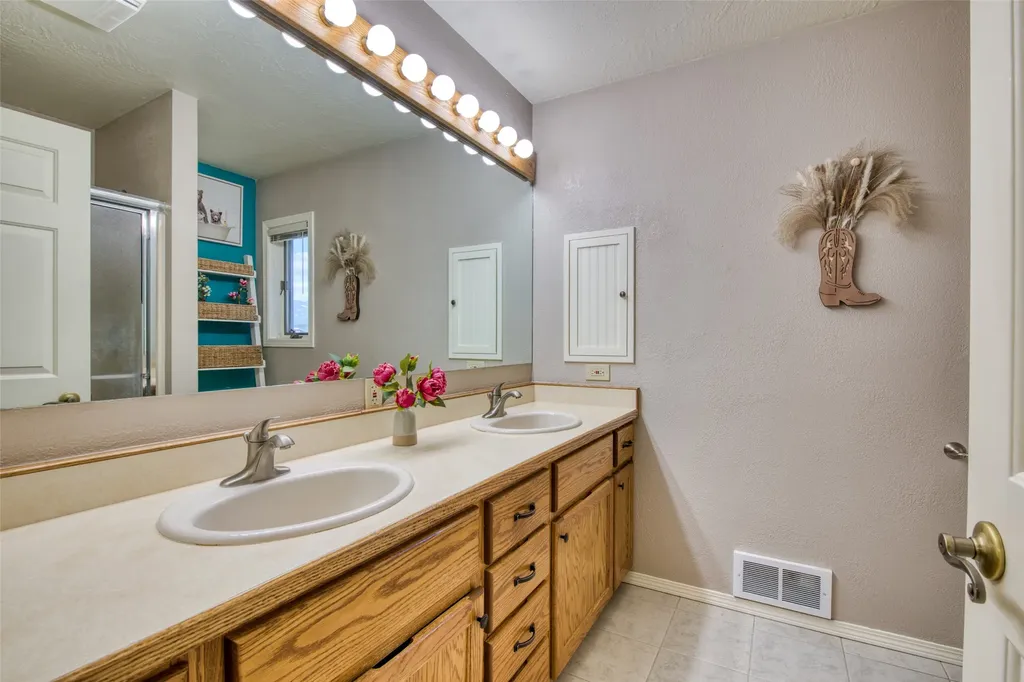 675 Warbler Lane Corvallis MT 59828
