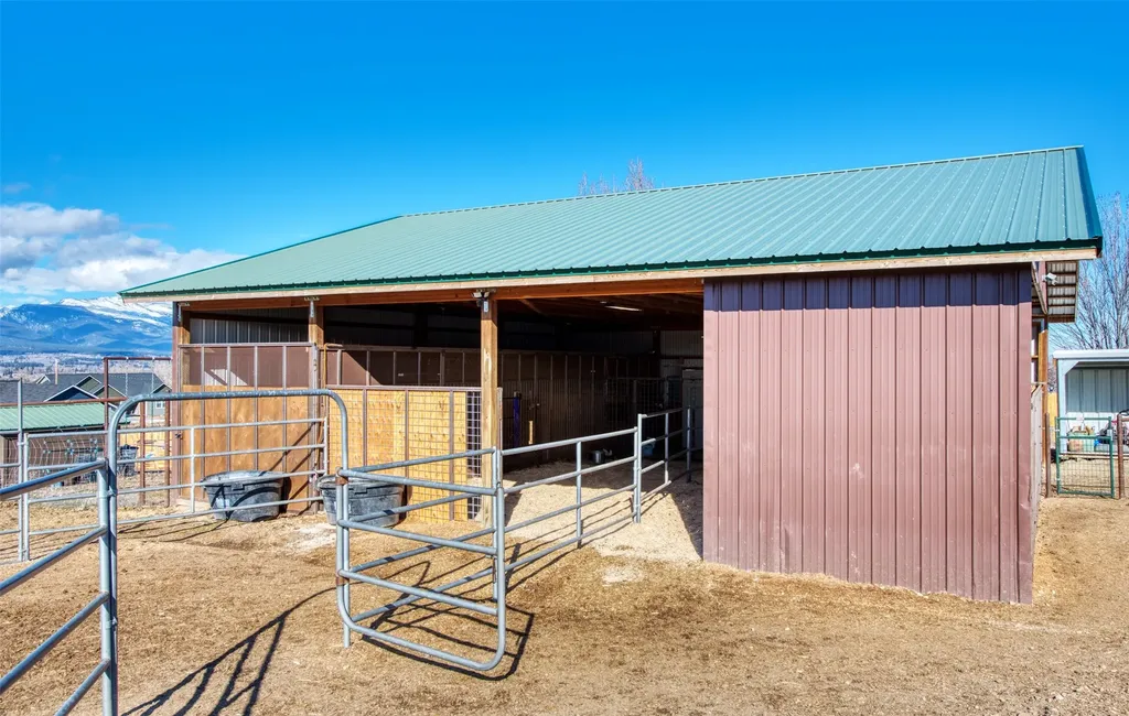 675 Warbler Lane Corvallis MT 59828
