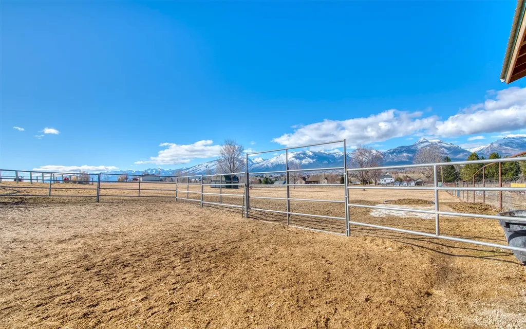 675 Warbler Lane Corvallis MT 59828