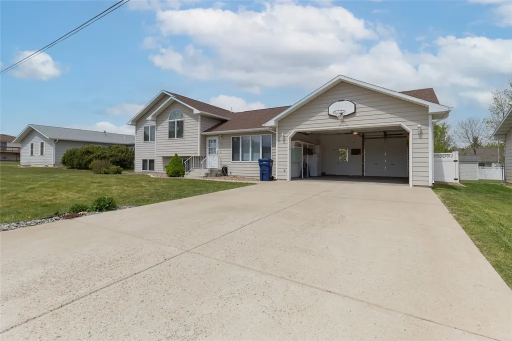 325 33rd Avenue NE Great Falls MT 59404