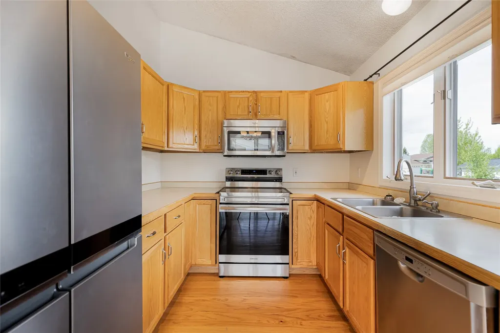 325 33rd Avenue NE Great Falls MT 59404
