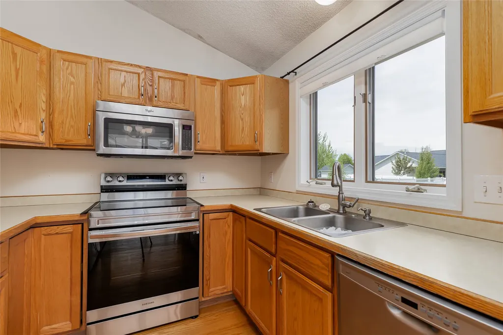 325 33rd Avenue NE Great Falls MT 59404