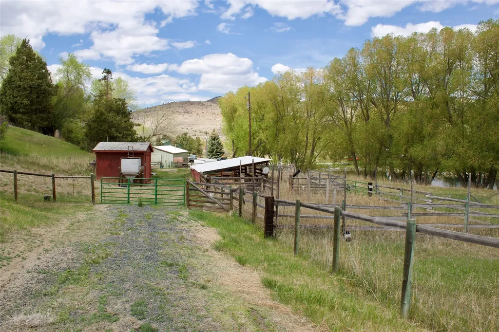 Whitehall MT 59759