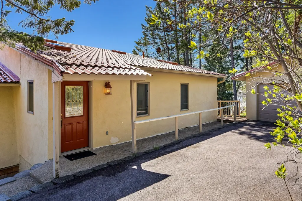 38595 Tan A Bryn Road Rollins MT 59931