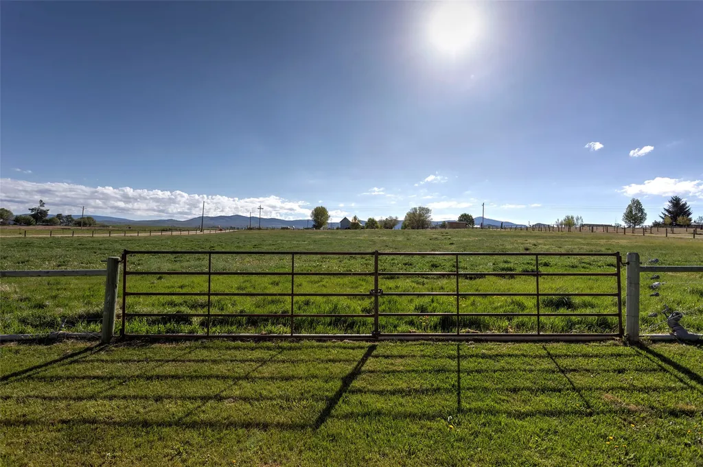 1741 Sutherland Lane Corvallis MT 59828
