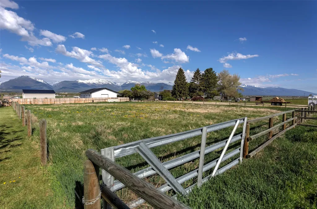 1741 Sutherland Lane Corvallis MT 59828