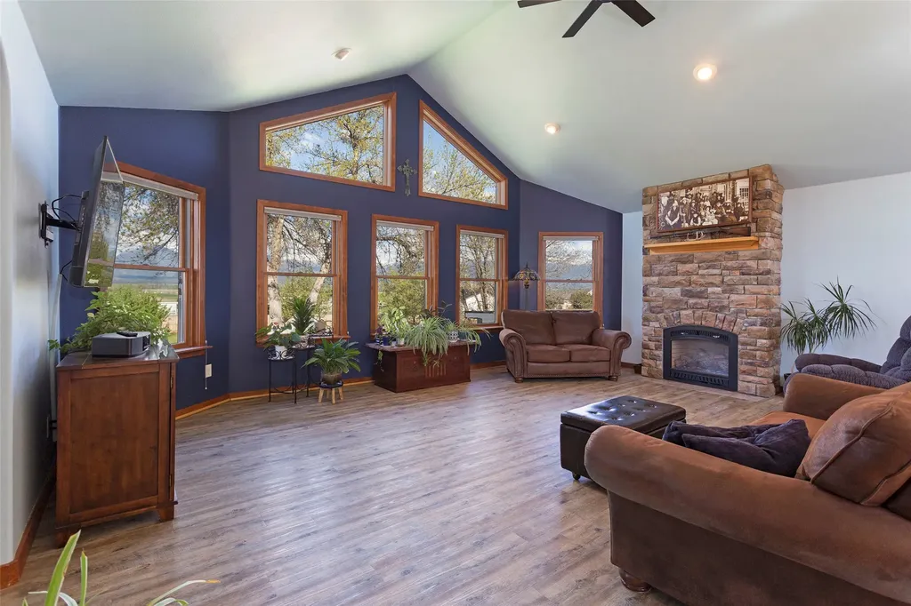 1741 Sutherland Lane Corvallis MT 59828