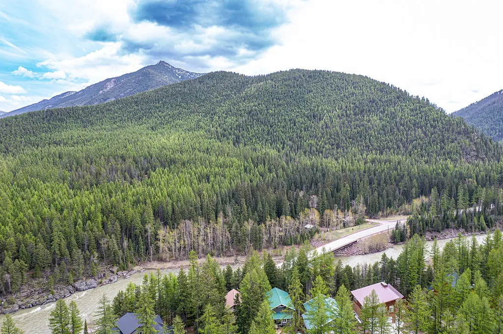 426 Parma Drive Essex MT 59916