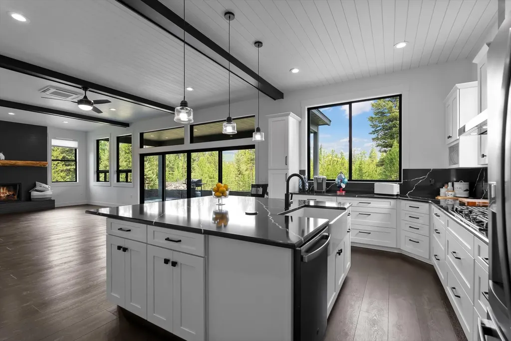 1128 Marion Hubbart Spur Marion MT 59925