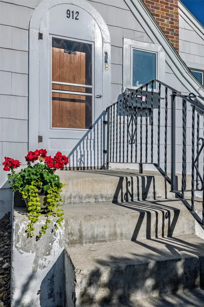 912 Logan Street Helena MT 59601