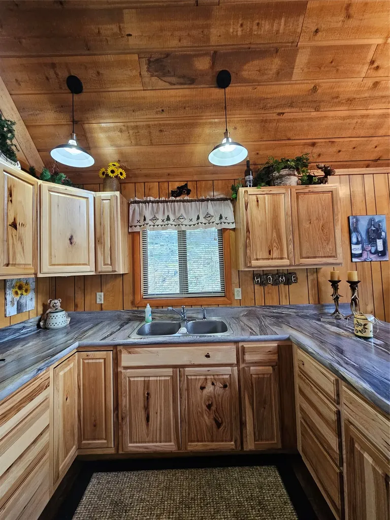 2220 Hogum Creek Road Lincoln MT 59639