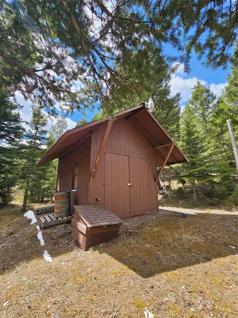 2220 Hogum Creek Road Lincoln MT 59639