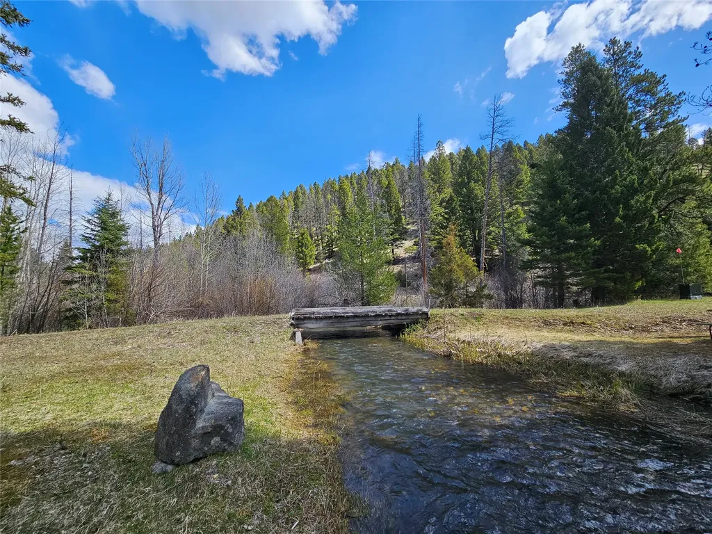 2220 Hogum Creek Road Lincoln MT 59639