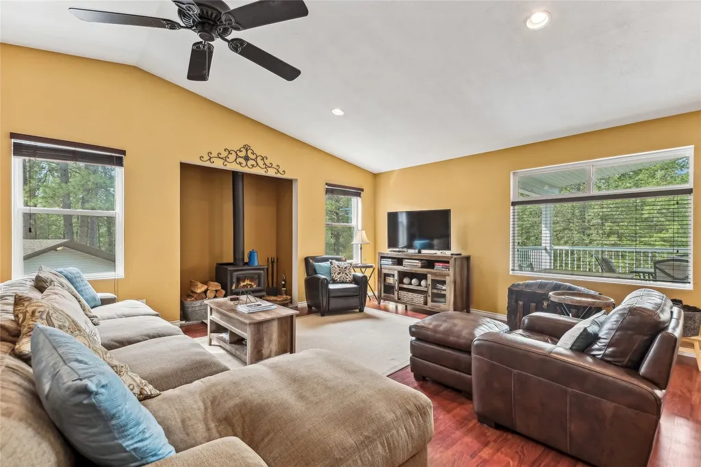 485 Ridge Loop Road Rexford MT 59930