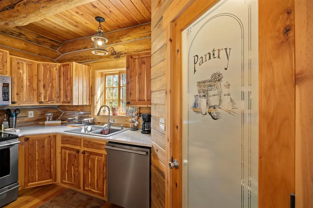 35800 Cat Face Road Bonner MT 59823