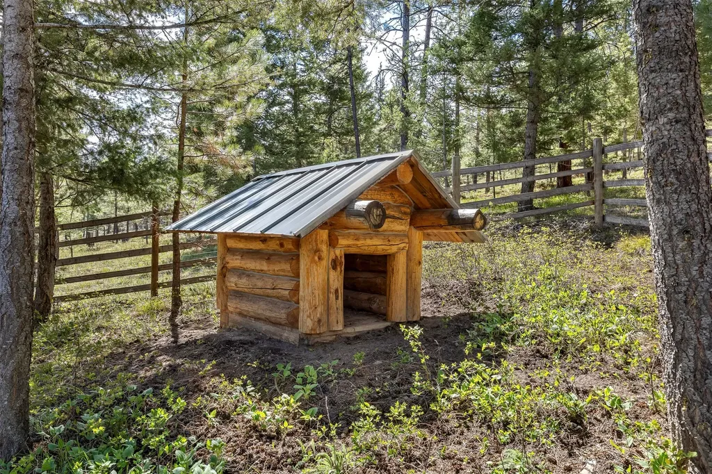 35800 Cat Face Road Bonner MT 59823