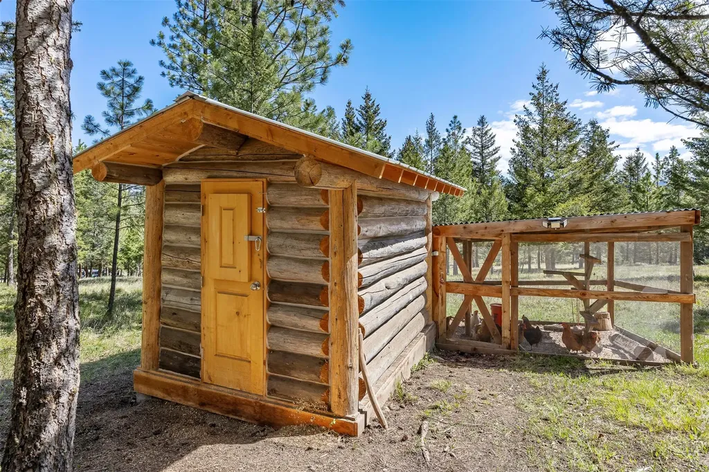 35800 Cat Face Road Bonner MT 59823