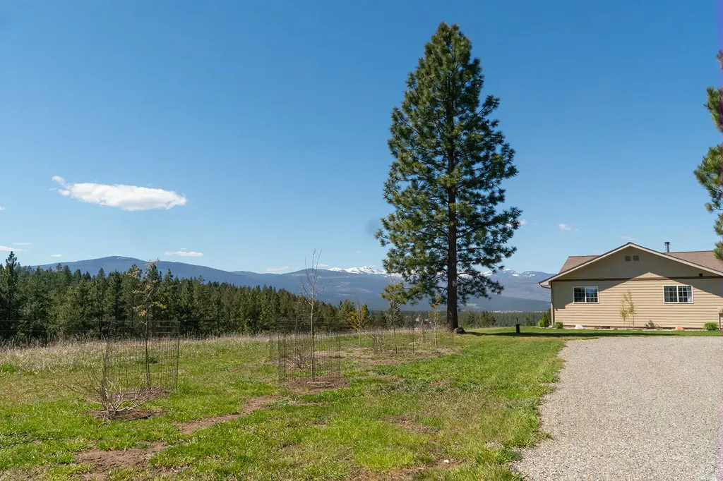 117 Happy Hollow Eureka MT 59917