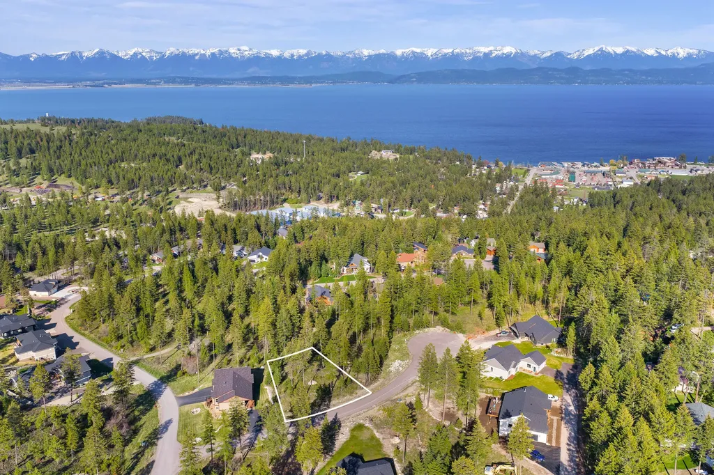 109 Bay Court Lakeside MT 59922