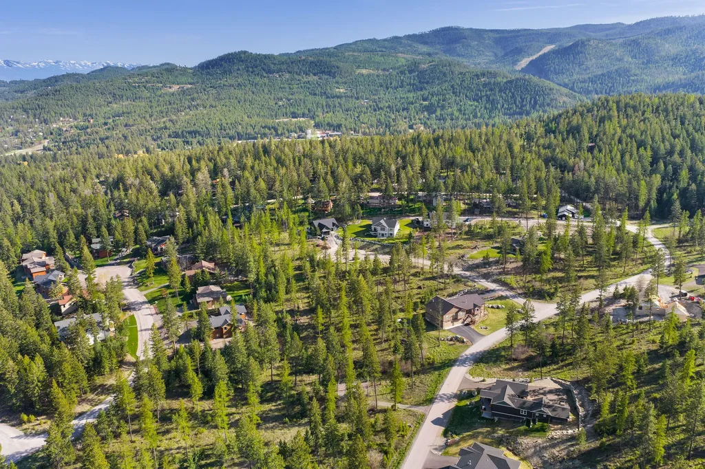 109 Bay Court Lakeside MT 59922