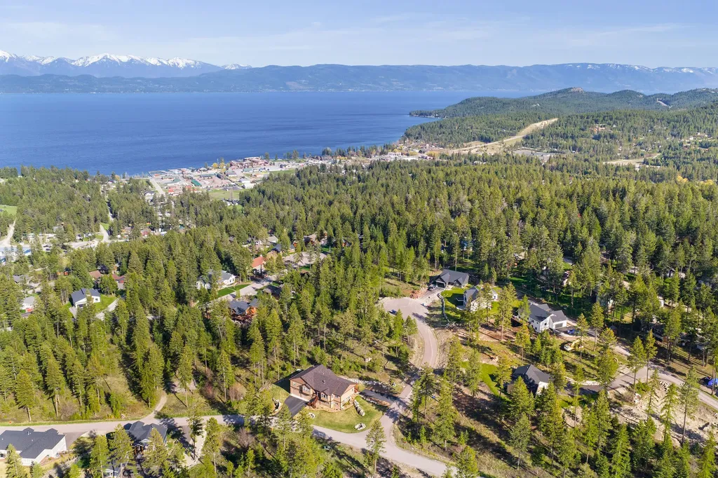 109 Bay Court Lakeside MT 59922