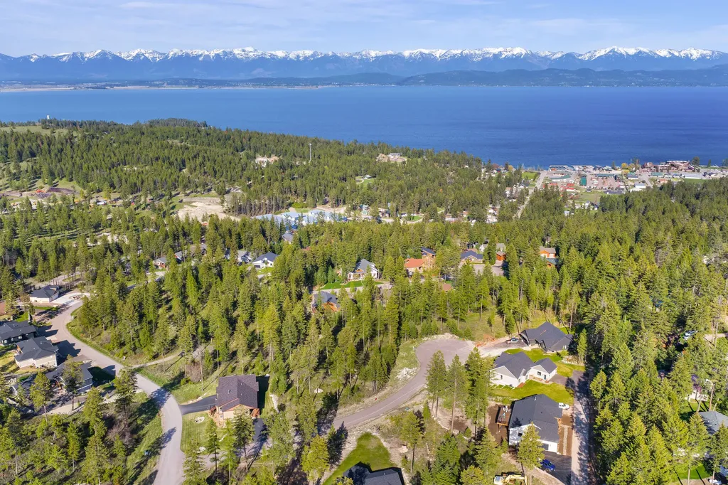 109 Bay Court Lakeside MT 59922