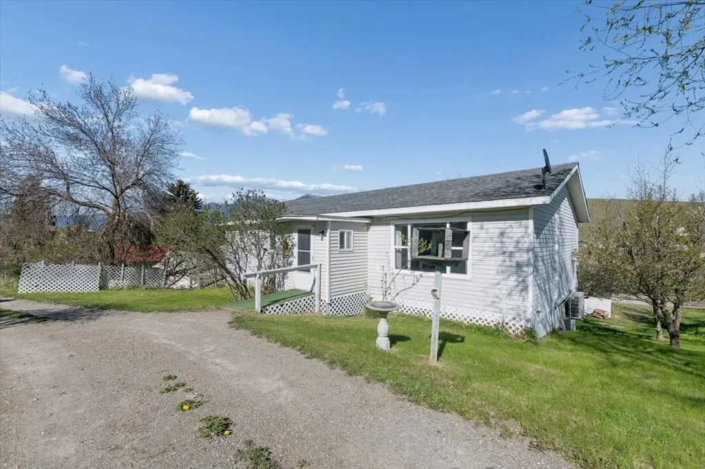 112 6th Avenue E Eureka MT 59917