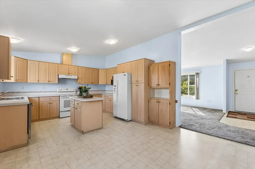 112 6th Avenue E Eureka MT 59917