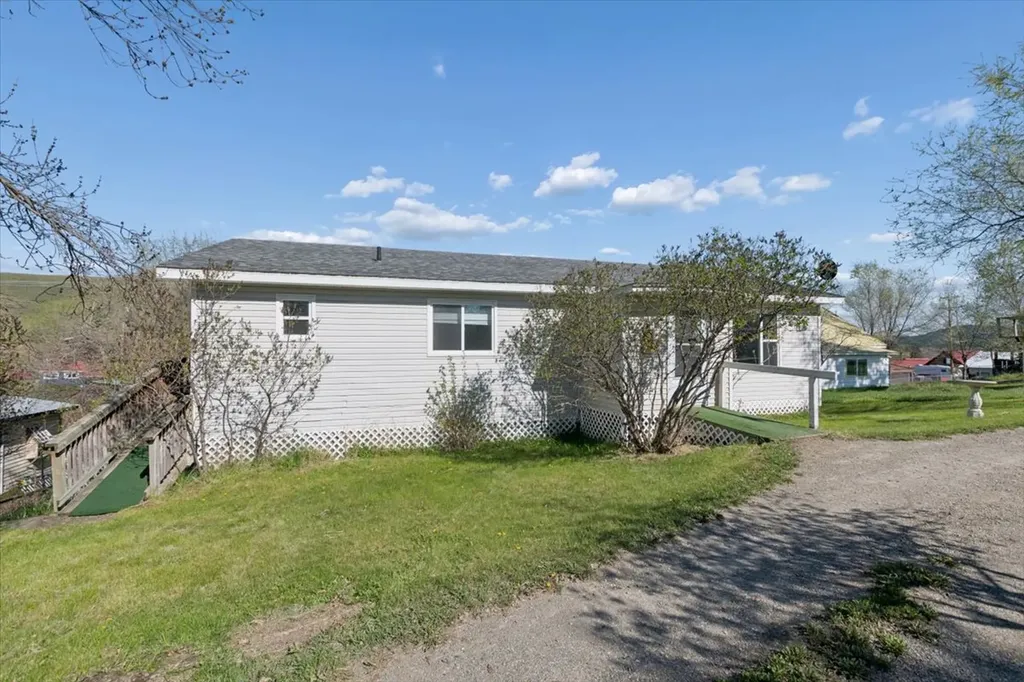 112 6th Avenue E Eureka MT 59917