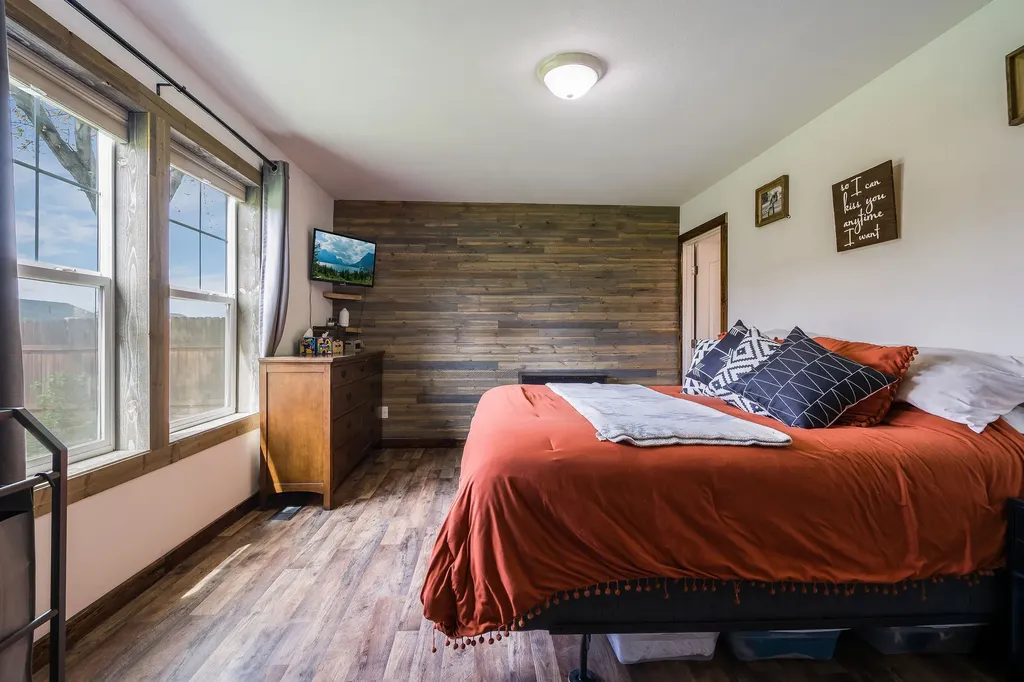 1401 Klondyke Loop Somers MT 59932