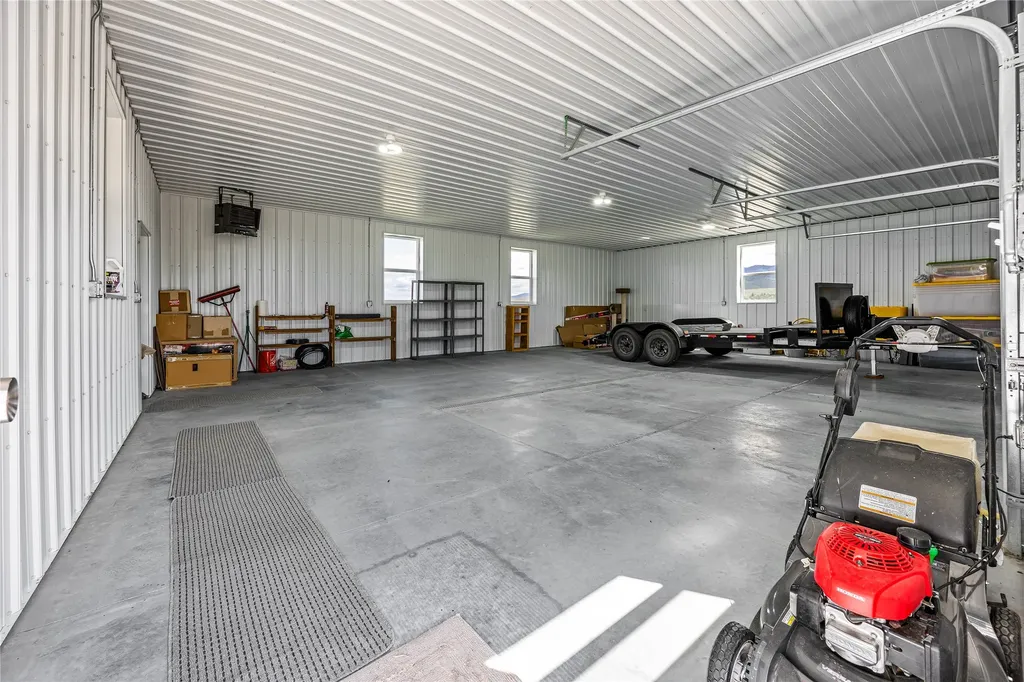 447 Labrador Trail Corvallis MT 59828