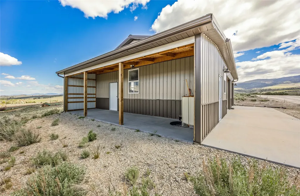 447 Labrador Trail Corvallis MT 59828