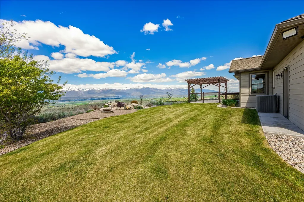 447 Labrador Trail Corvallis MT 59828