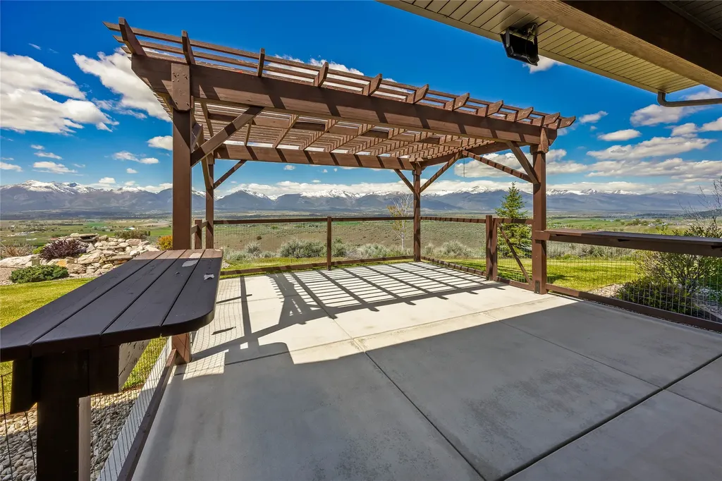 447 Labrador Trail Corvallis MT 59828