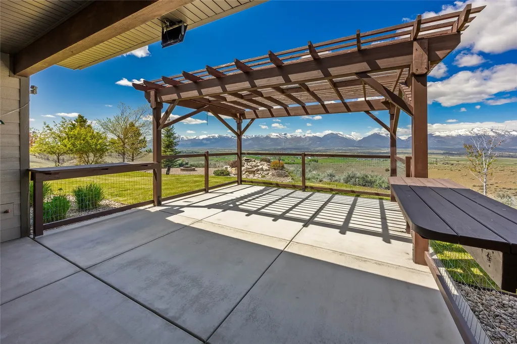 447 Labrador Trail Corvallis MT 59828