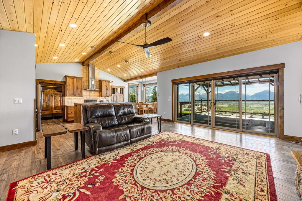 447 Labrador Trail Corvallis MT 59828