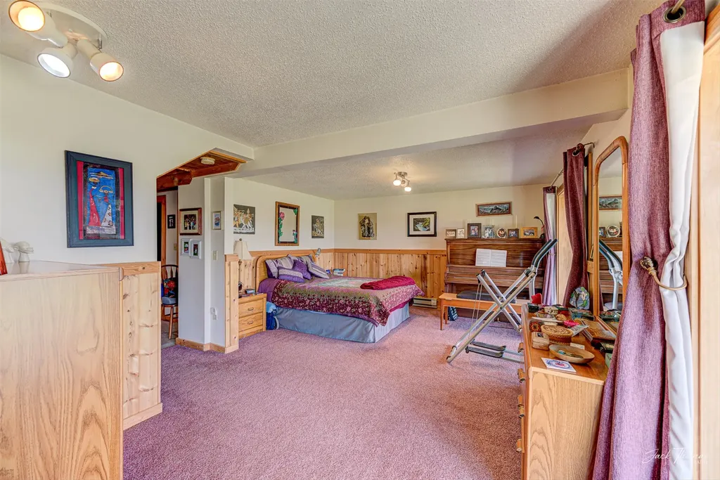 11 Fiddlers Green Clancy MT 59634