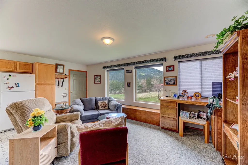 11 Fiddlers Green Clancy MT 59634