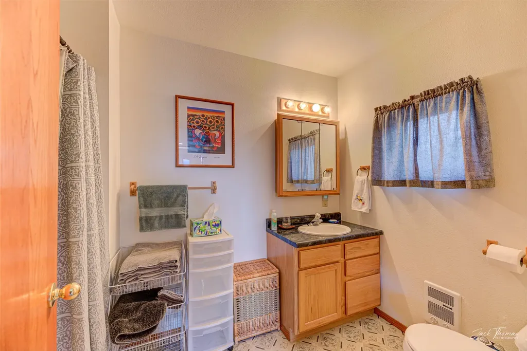 11 Fiddlers Green Clancy MT 59634