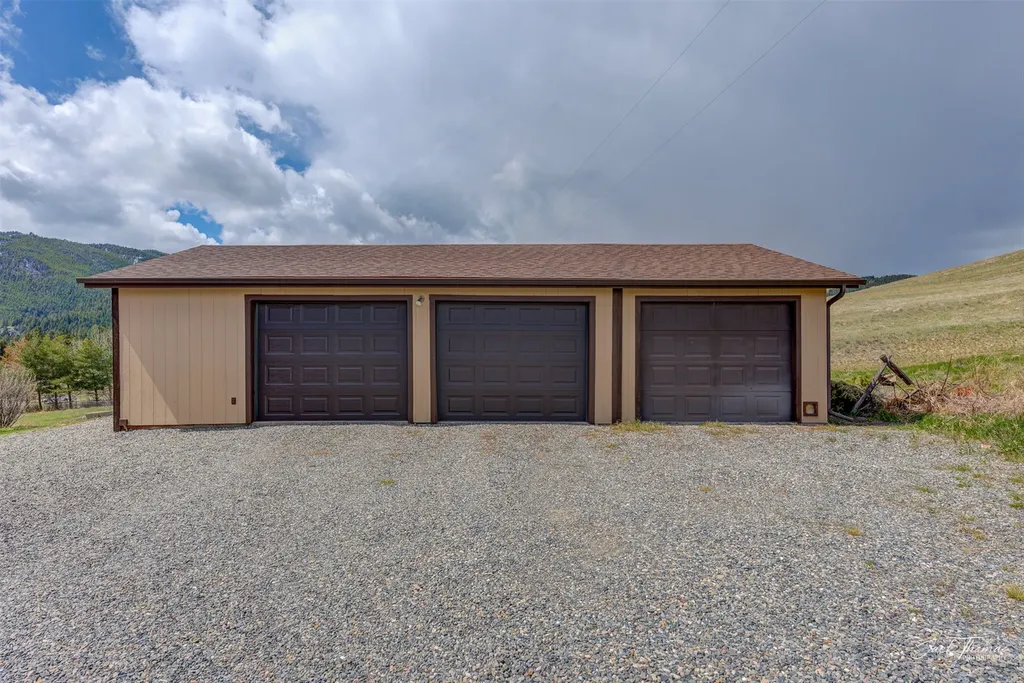 11 Fiddlers Green Clancy MT 59634