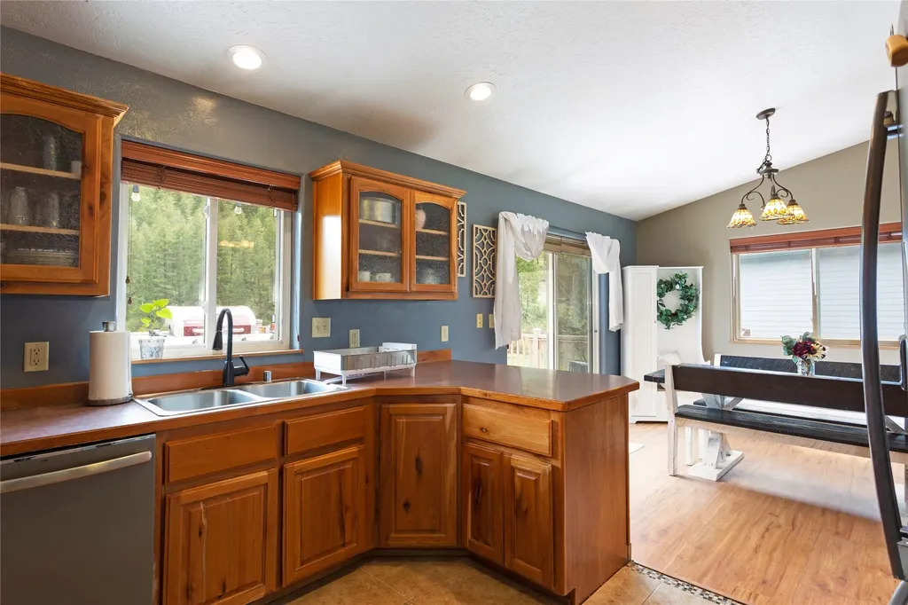 21133 Handley Loop Clinton MT 59825