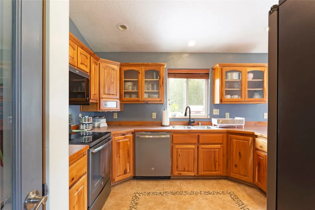 21133 Handley Loop Clinton MT 59825