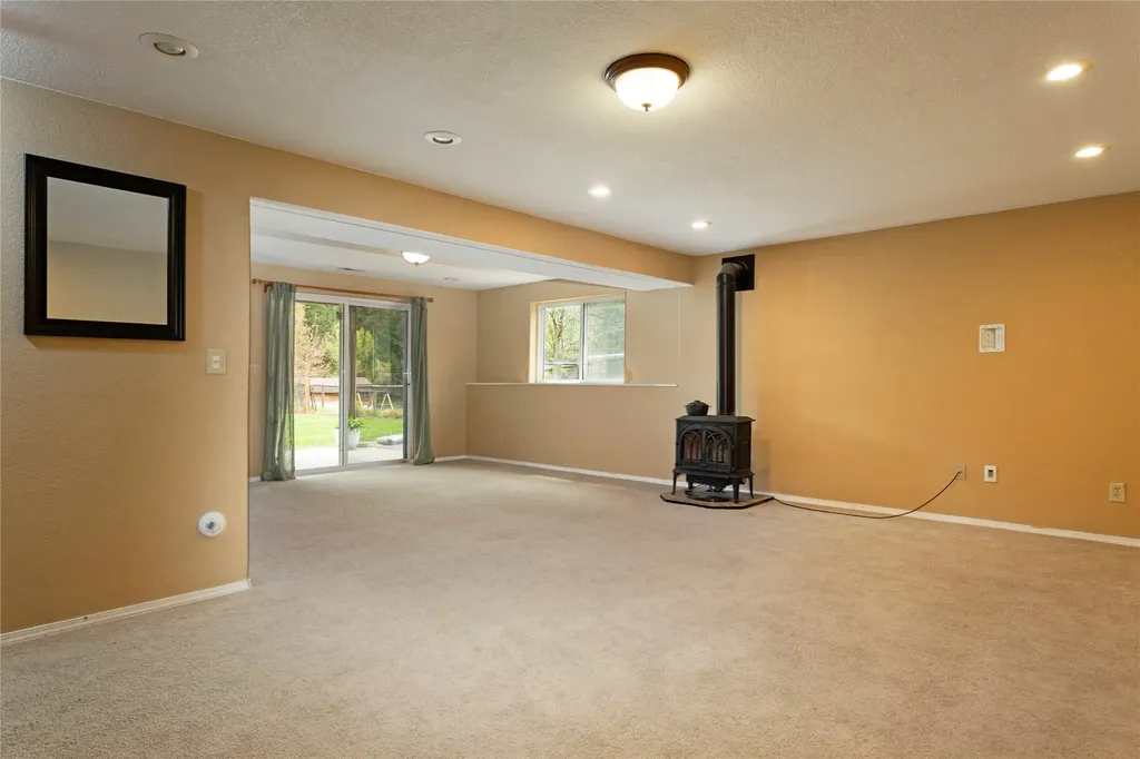 21133 Handley Loop Clinton MT 59825