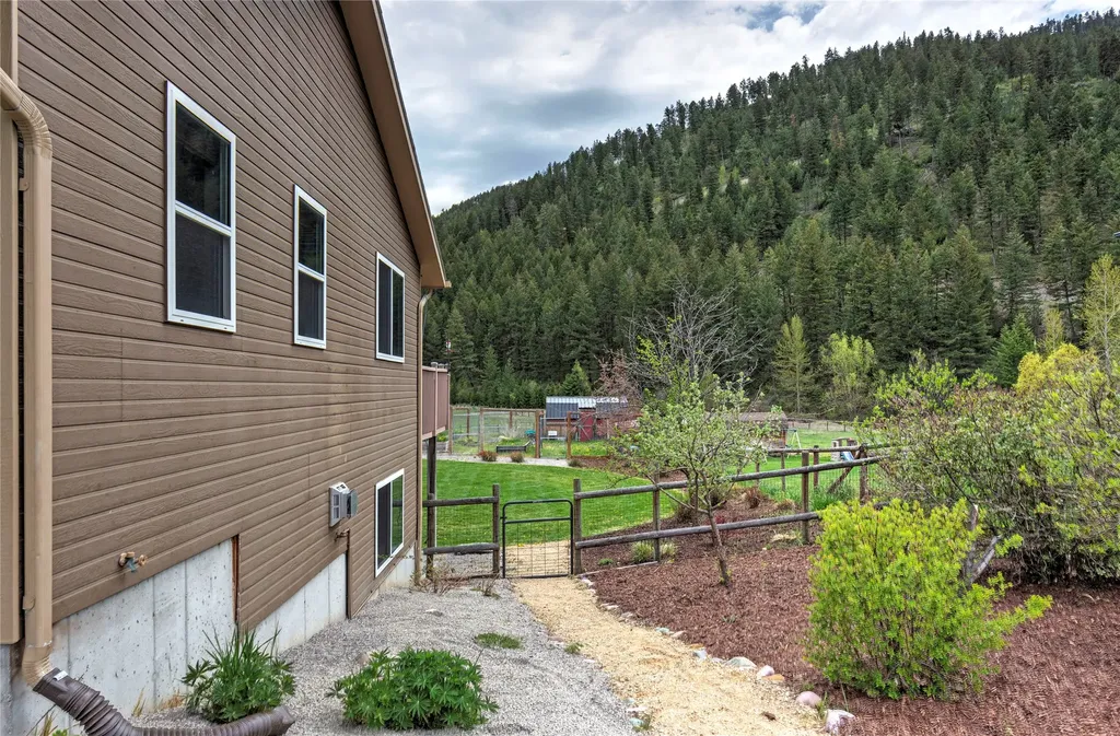 21133 Handley Loop Clinton MT 59825