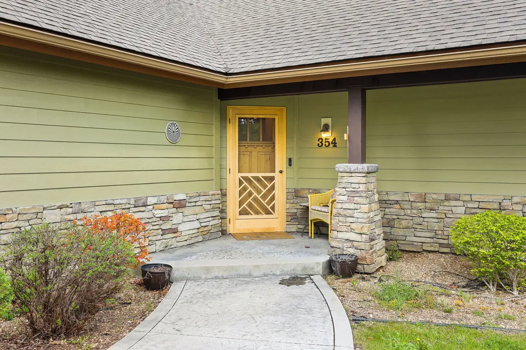 354 Jib Lane Lakeside MT 59922